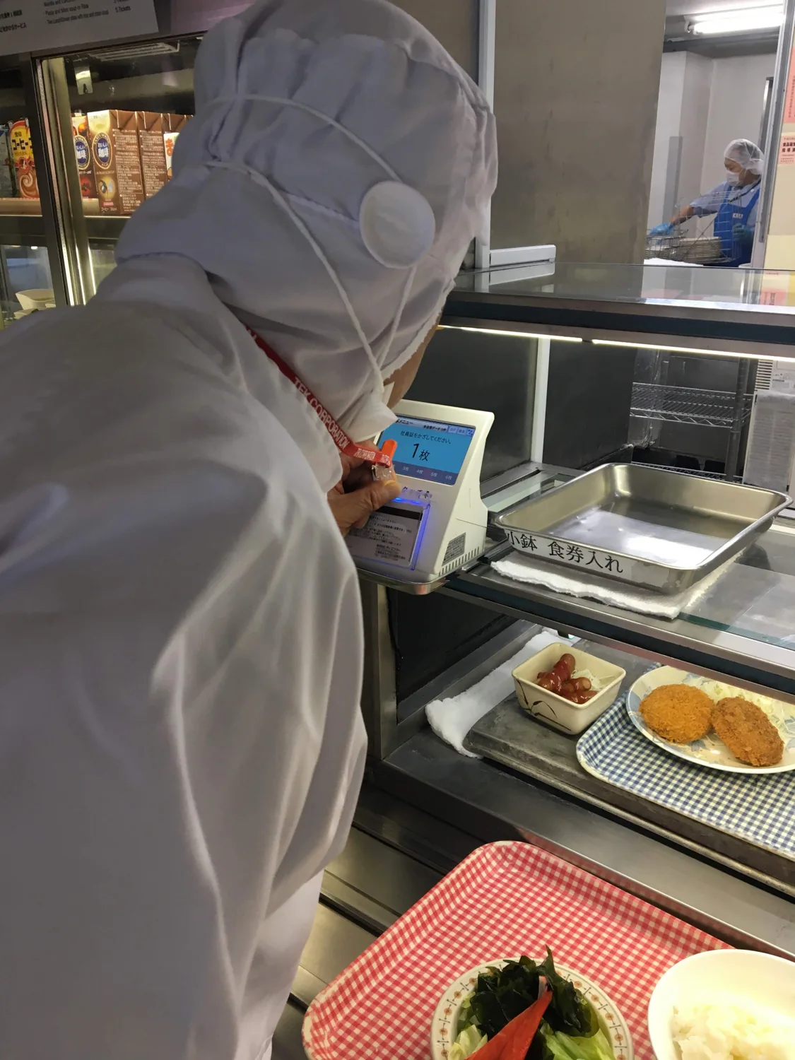 食堂でのタッチ操作