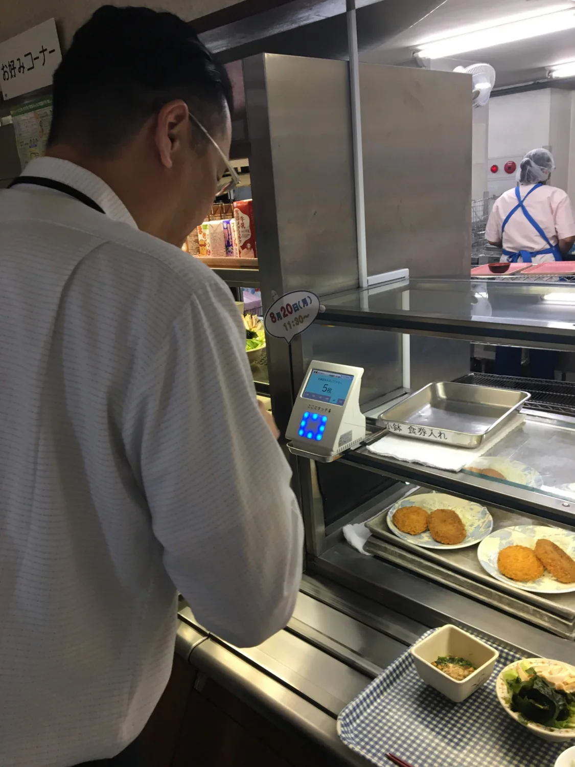社員食堂での利用風景